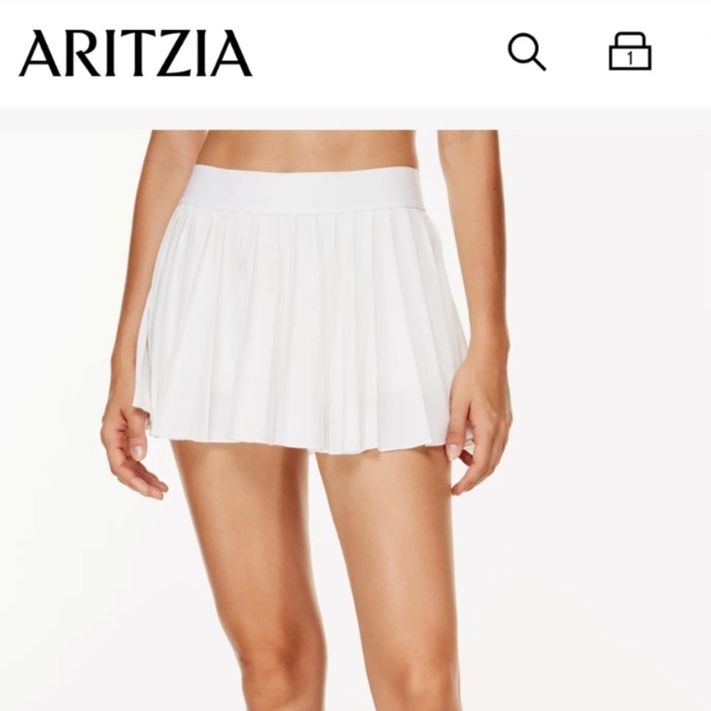 Aritzia TNA Tennis Skirt in White/Blanc size XS